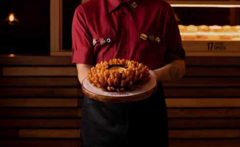 Outback oferece 80 vagas de emprego em Macaé, Rio de Janeiro