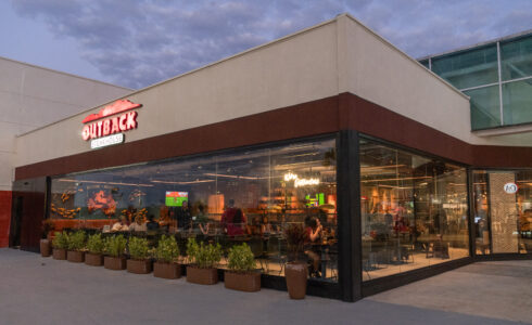 Outback Macaé oferece uma experiência completa com o conceito de Casual Dining